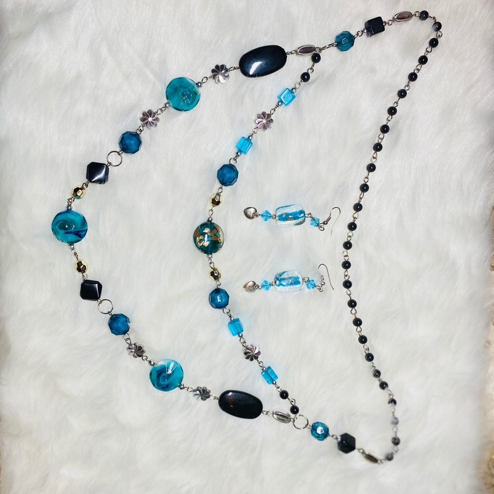 Free with $40 and up🌟❤️HP. Necklace and earrings
